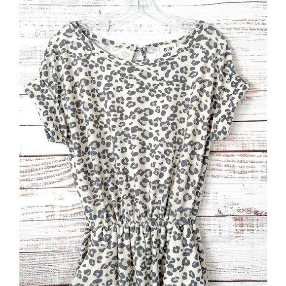 NEW Bibi Womens Animal Print Keyhole Back Short Sleeve Romper Cream Black Small - Picture 2 of 12
